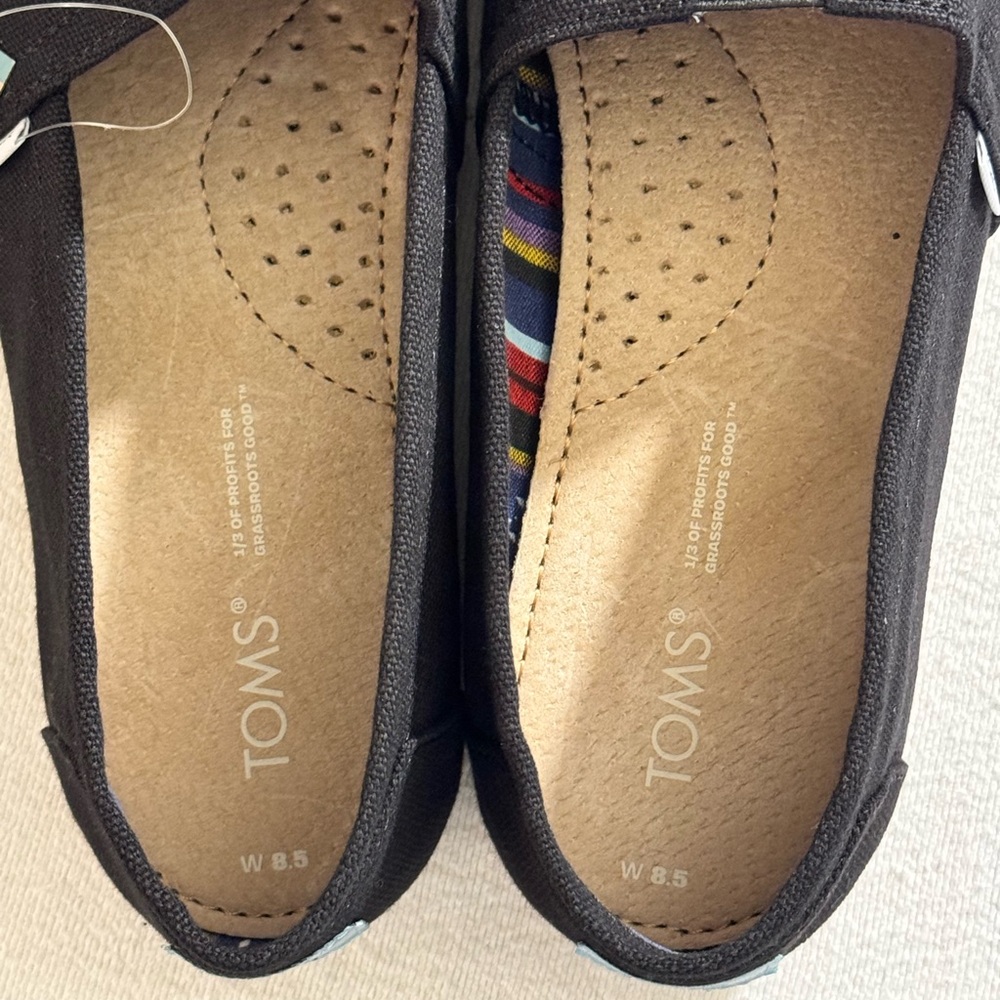 Toms Women's Black Canvas Flats - Picture 8 of 13
